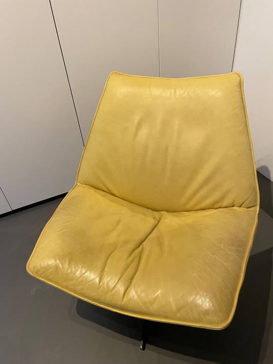 Image 1 of 2 sillones giratorios Lederland de cuero amarillo