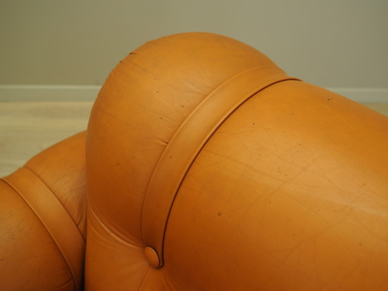 Image 1 of Ensemble de fauteuils orange, design de l'âge de l'espace, années 1960, production : Italie