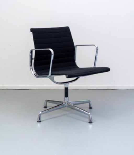 Set of 4 Charles & Ray Eames chairs