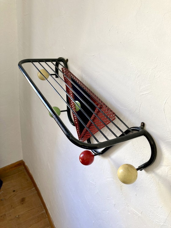 Image 1 of Wandkapstok, jaren 1950, toegeschreven aan Mathieu Matégot