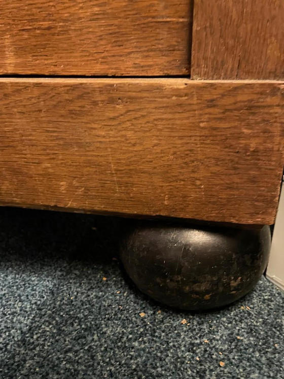 Image 1 of Armario antiguo con 3 puertas, cajones y espejo.