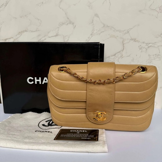 Chanel medium vintage quilted horizontal stitch lambskin flapbag – Other bags (photo 3 of 23)