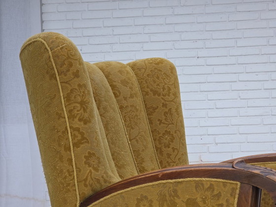 Image 1 of 1960er Jahre, dänischer Sessel mit hoher Lehne, Möbelwolle, massives Eichenholz.