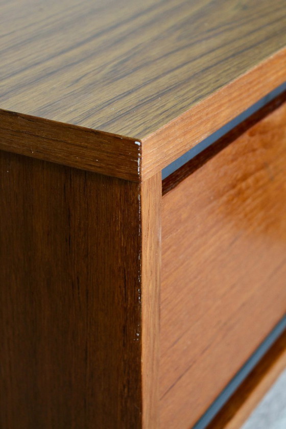 Image 1 of Ensemble vintage d'armoires suspendues