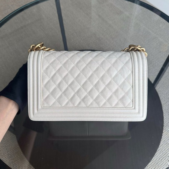 Image 1 of Chanel Boy Medium - Caviar 25CM Crème Wit Verouderde Goudkleurige Hardware Serie 26