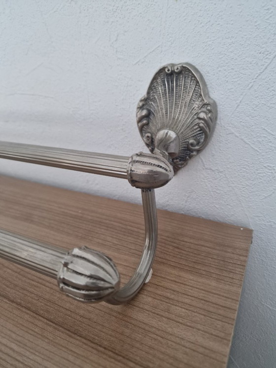 Image 1 of Portasciugamani doppio antico in metallo argentato