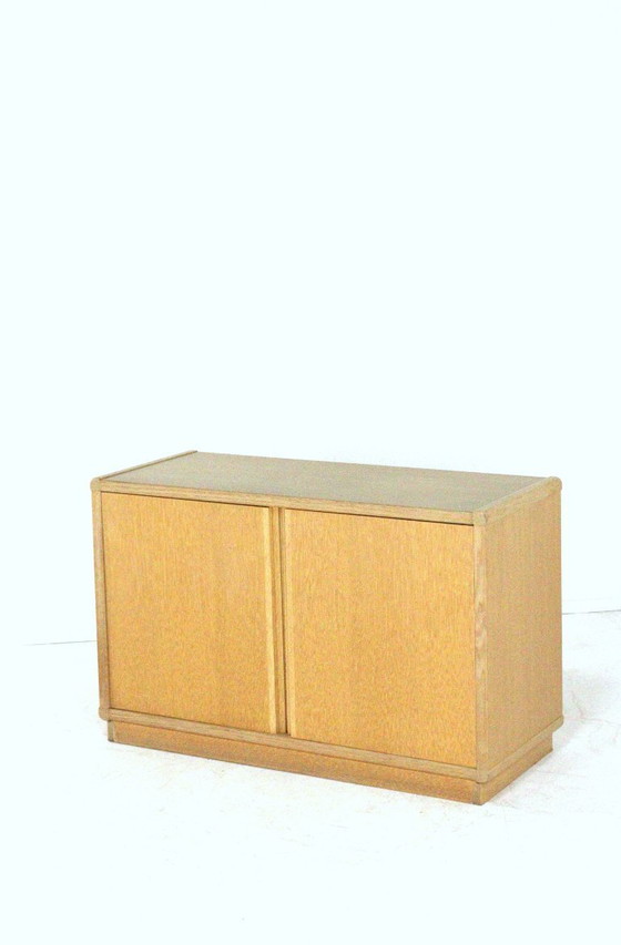Image 1 of Eiken compact sideboard kast dressoir 'Finne' vintage