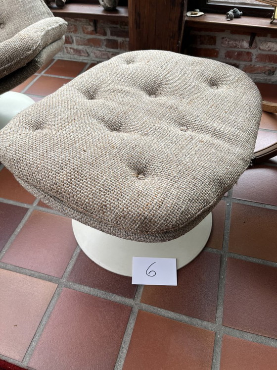 Fauteuils pivotants Artifort F588 originaux de Geoffrey Harcourt (ensemble de 4) et poufs assortis (3) (photo 16 of 20)