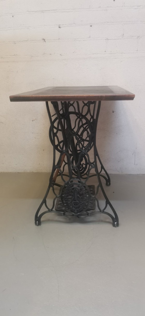 Image 1 of Table d'appoint Singer