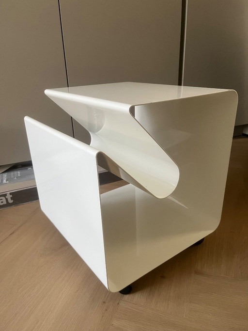 ¡Mesa auxiliar Muller en venta!