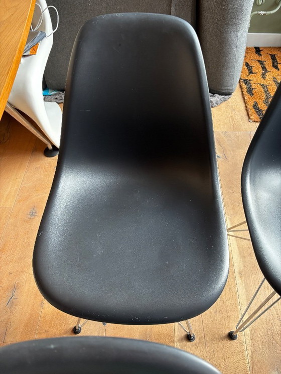 Image 1 of 4 sedie Vitra Eames DSX nere