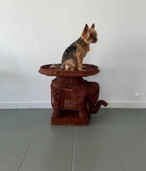 Tavolino vintage a forma di elefante degli anni '70.