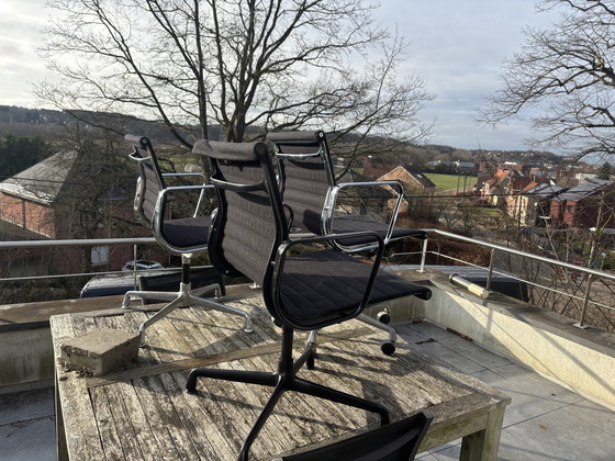 Image 1 of Vitra EA 107 en EA117 stoelen