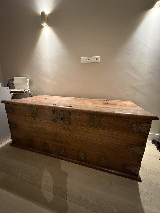 Image 1 of Coffre antique unique