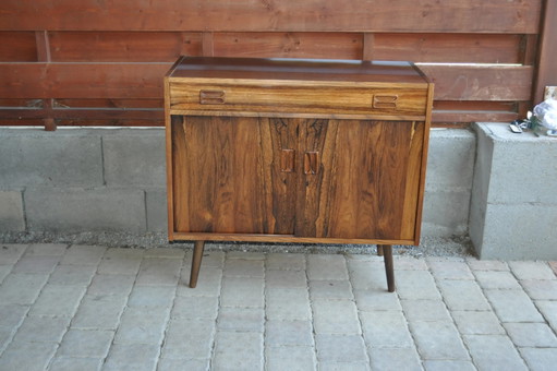 Cómoda danesa de palisandro, restaurada de los años 60