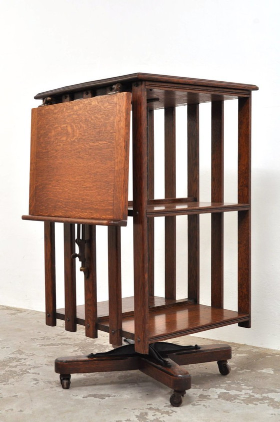 Image 1 of Antiguo molino de libros de roble con bandeja adicional, década de 1880