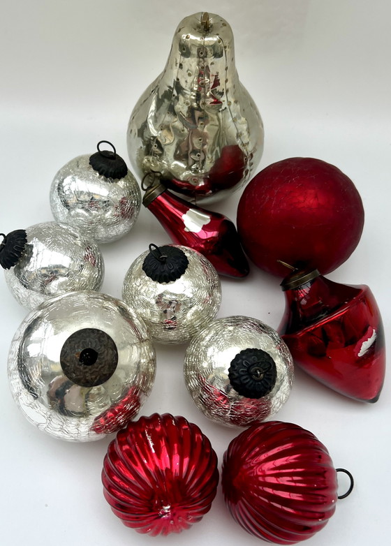 Image 1 of 1. Vintage glazen kerstballenset in rood en zilver