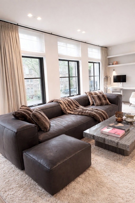 Canapé Timothy Oulton en cuir foncé • Qualité luxe