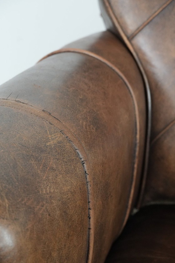 Image 1 of Poltrona antica in pelle di pecora dall'aspetto lussuoso e rifinita in legno