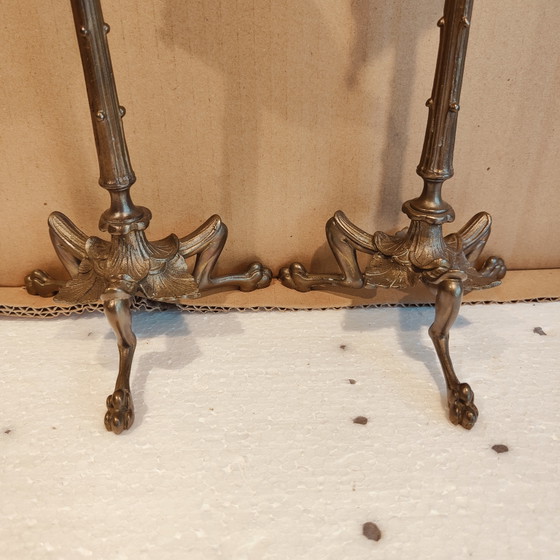 Image 1 of Een paar bronzen kandelaars versierd met 3 voeten en bamboe, periode Napoleon III - 19e eeuw