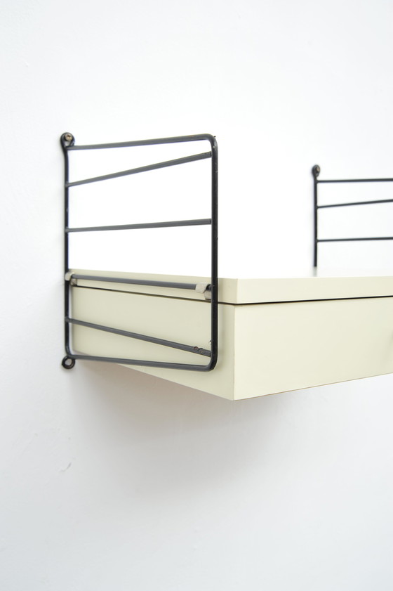 Image 1 of String Regalsystem Schubladenelement in Weiß mit 2 Leitern von Kajsa und Nisse Strinning