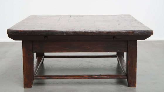Image 1 of Quadratischer antiker südeuropäischer Couchtisch aus dem frühen 19.