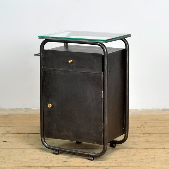 Image 1 of Set Bauhaus nachtkastjes van ijzer en glas, jaren 1920