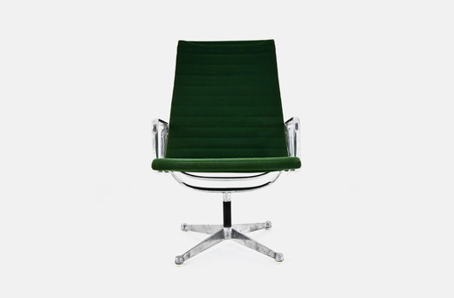 Groene EA124 fauteuil van Charles en Ray Eames voor Herman Miller, jaren 1970