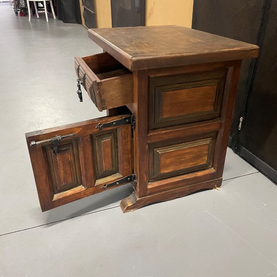 Image 1 of Klassiek kastje