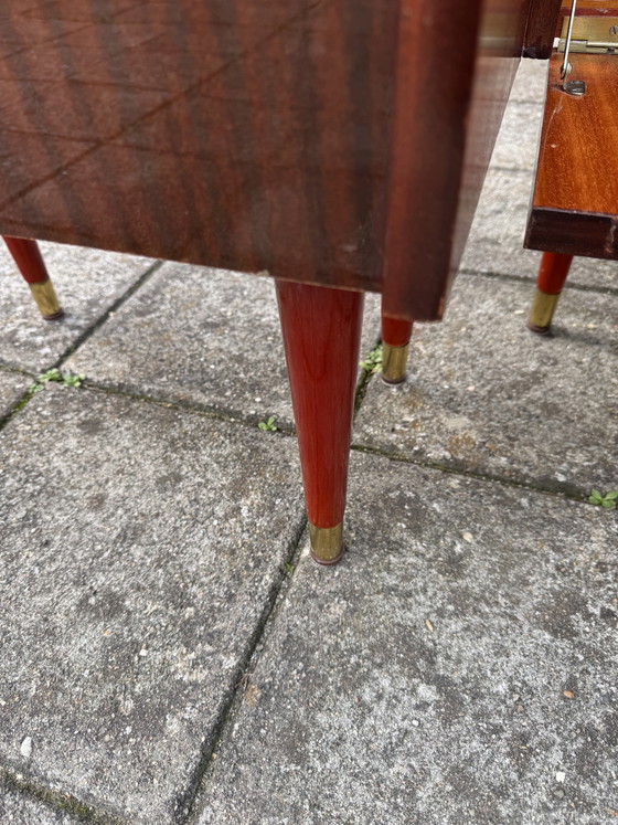 Coppia di Comodini Vintage in Laminato – Legno, Ottone (photo 10 of 12)
