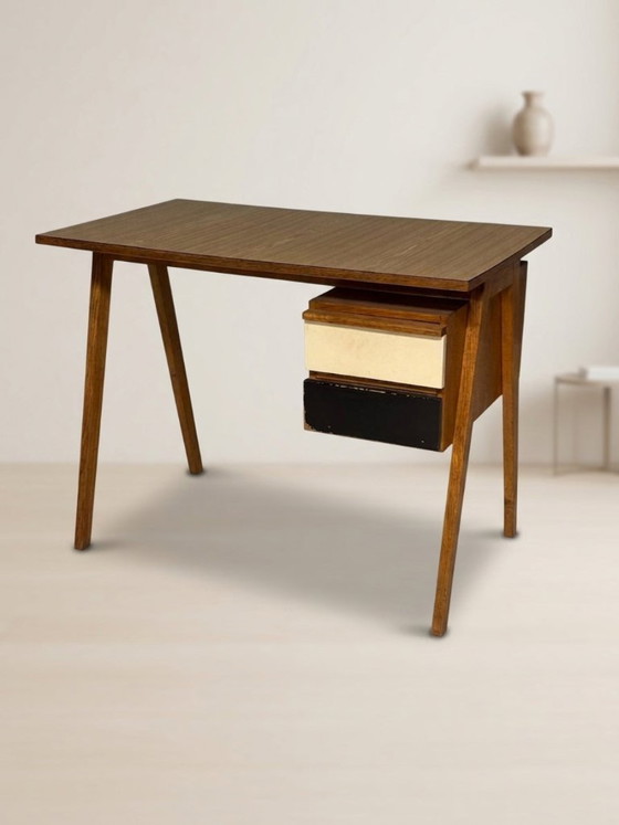 Schrijftafel, houten bureau uit het midden van de 20e eeuw, ontworpen door Robin Day, jaren 1950, Verenigd (photo 7 of 8)
