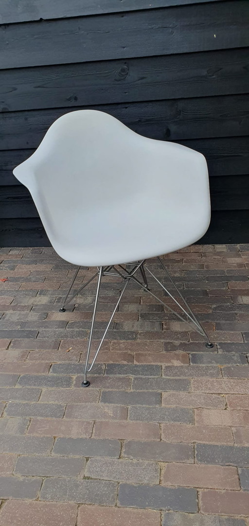 6 Vitra Eames DX chairs