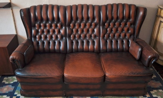 Image 1 of Divano Chesterfield a 3 posti in pelle color castagna