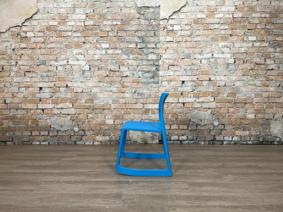 Vitra Tip Ton – Blue plastic | Barber & Osgerby – Dining chairs (photo 7 of 16)