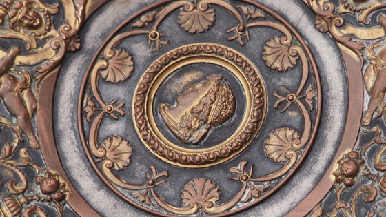 Image 1 of Bronze bowl decorated with cherubs, diameter 20 cm, height 9 cm