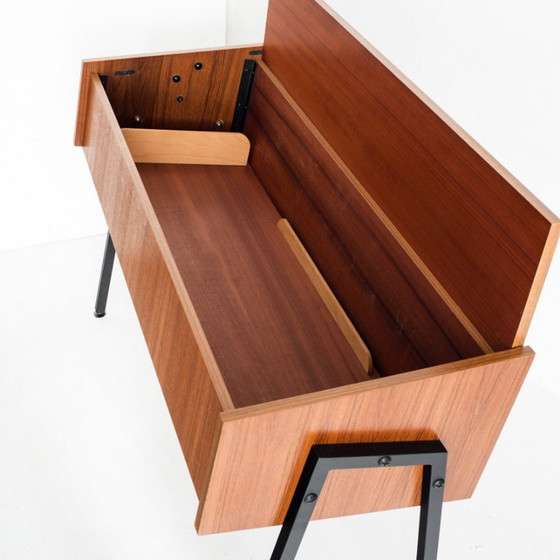 Console vintage en teck et fer laqué. Style scandinave. France, années 1960. – Iron, Wood (photo 8 of 12)