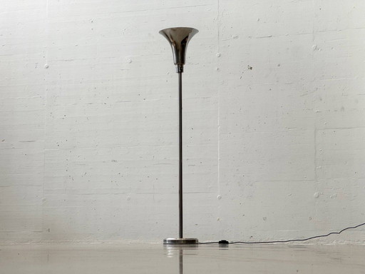 Lámpara de pie Art Déco, metal cromado, década de 1930.