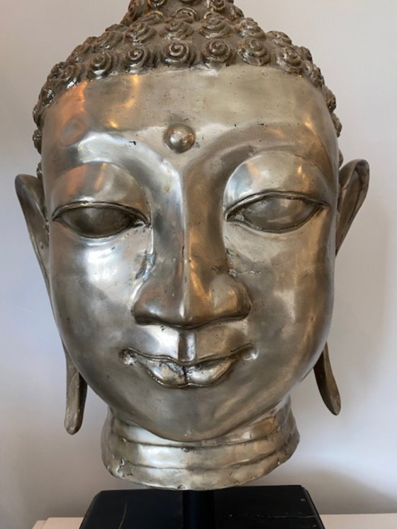 Image 1 of Estatua única de Buda sobre una base de madera, obra de Eicholtz.