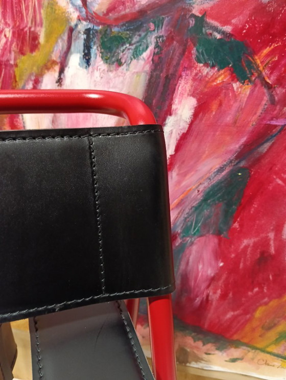 Image 1 of Bolso Knoll Wassily B3 rojo mate, nuevo-usado, en piel negra, de Marcel Breuer.