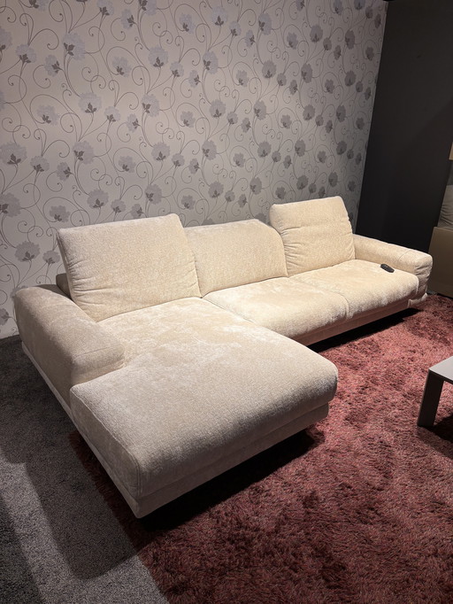 Ecksofa mit elektrischer Sitztiefenverstellung