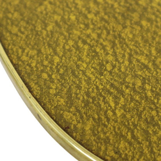 Image 1 of Mesa de jardín triangular de mediados de siglo