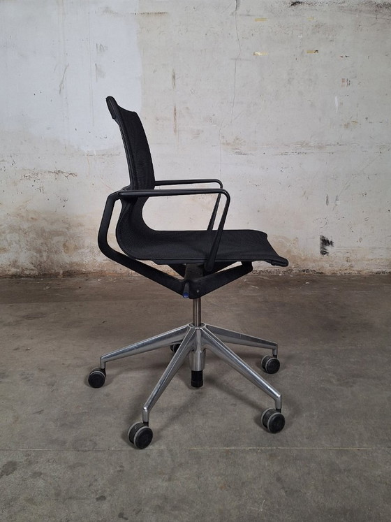 Image 1 of Silla de oficina ajustable Vitra Physix de malla negra de Alberto Meda