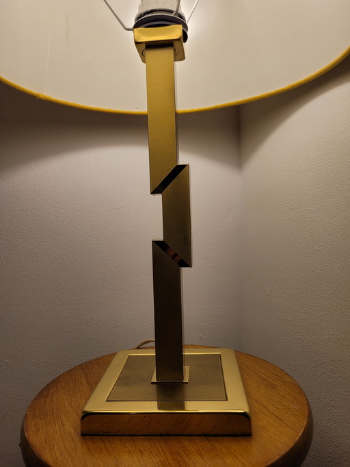 Lampada da tavolo vintage a forma di grattacielo.