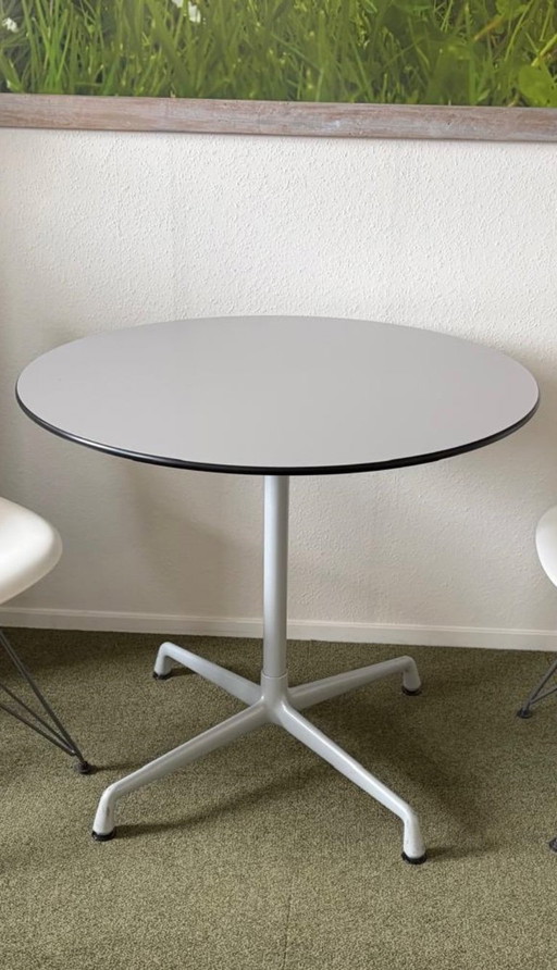 Vitra table, round