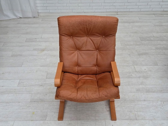 Image 1 of Noorse fauteuil uit de jaren 70, model "Kengu", meubelleer.