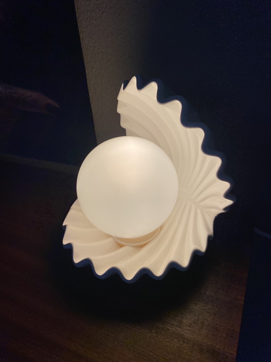 Image 1 of Lampada vintage a forma di ostrica con perla