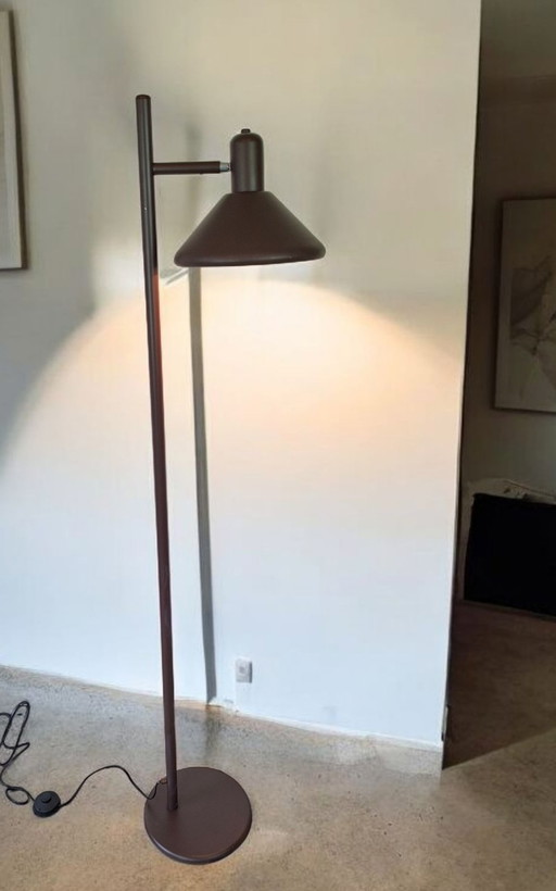 Stylish vintage chocolate brown standing lamp