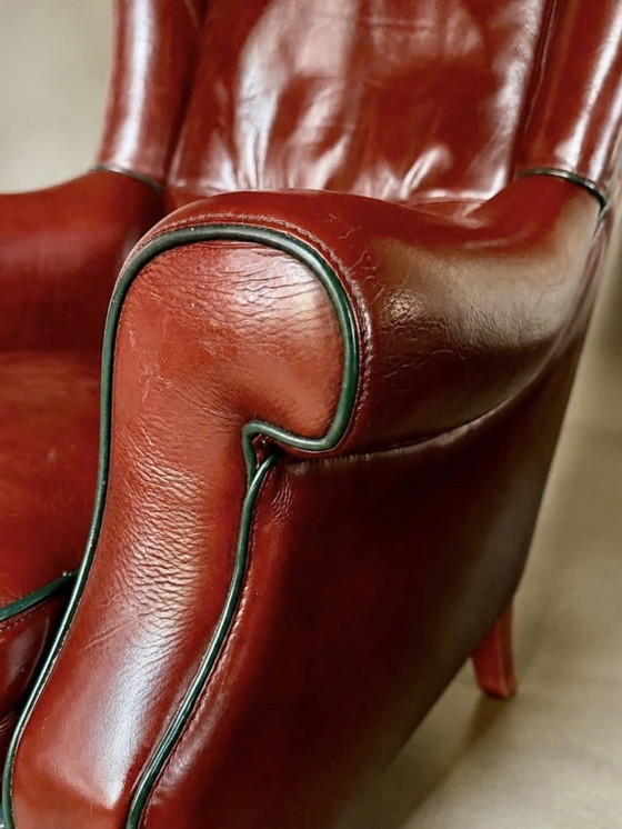 Leder Ohrensessel / Wingback mit Hocker – Bordeaux – Holz (photo 5 of 7)