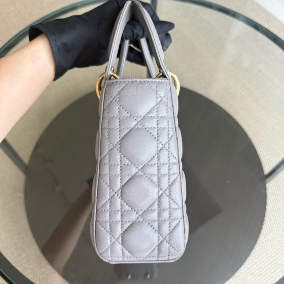 Image 1 of DIOR DONNA PICCOLO - PELLE DI AGNELLO CANNAGE GRIGIO FERRAMENTA GRIGIO ORO