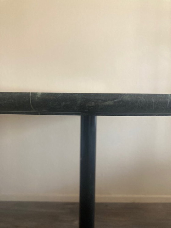 Image 1 of Beautiful black and green veined marble 1980s Italian round dining table.